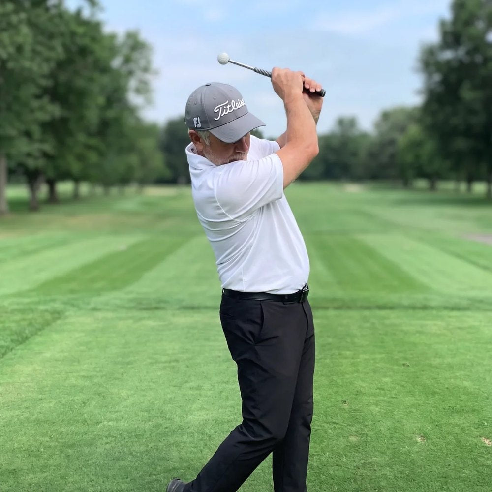 Golfer oben im Rückschwung mit Voss
